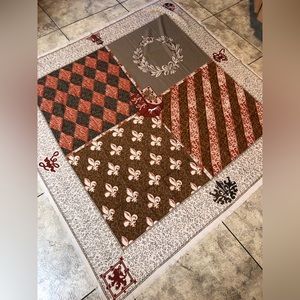 🌟 Vintage crown and berry scarf 🌟